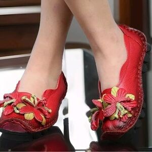 Scofy Red Leather Platform Shors that look like Mistletoe Toes!!